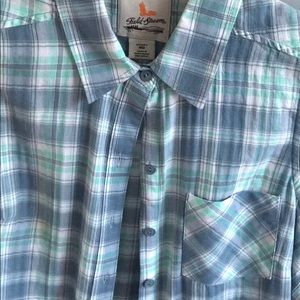 Field & Stream sleeveless button down top